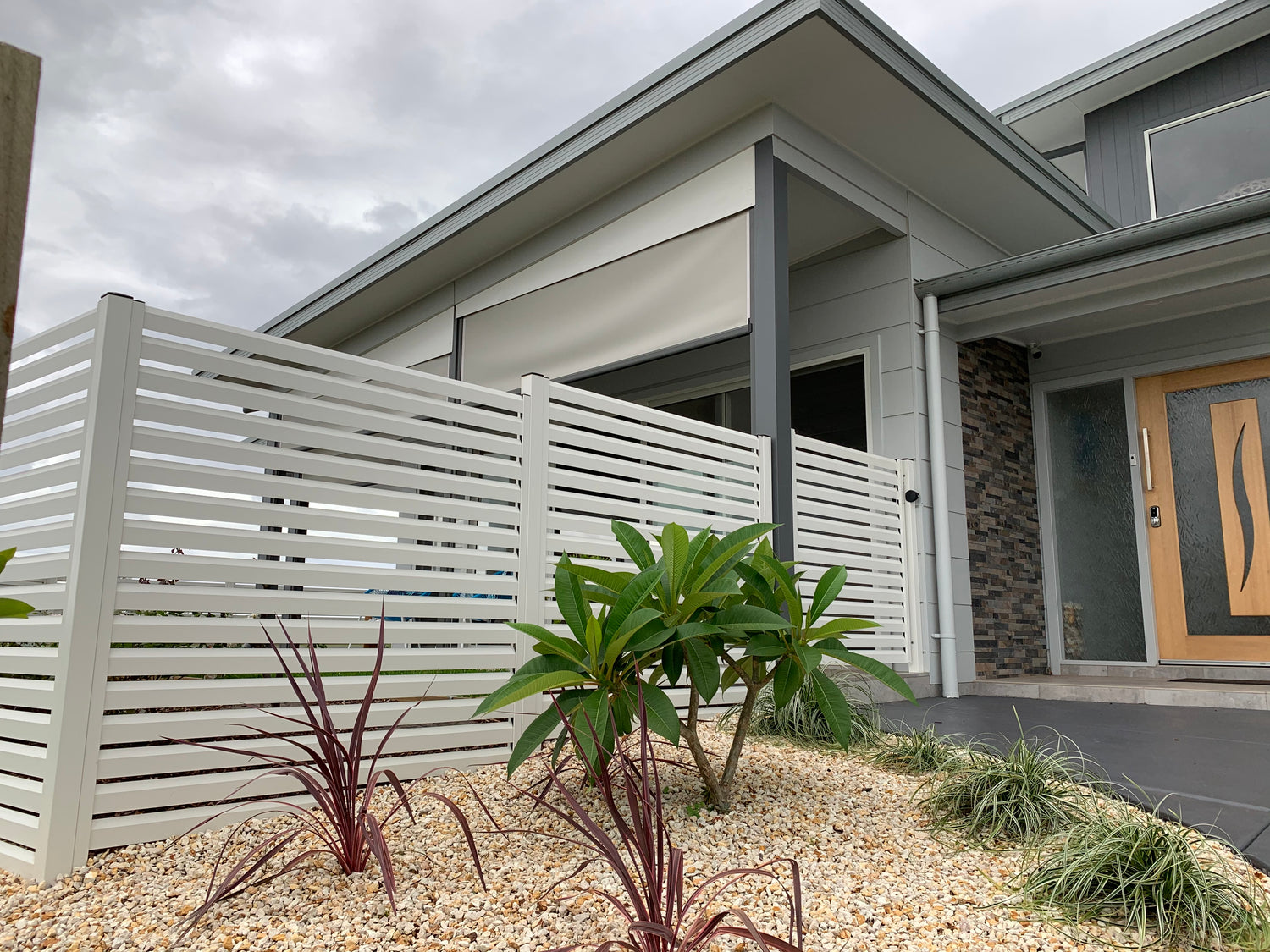 Loov-A-Slat aluminium slat fencing panel