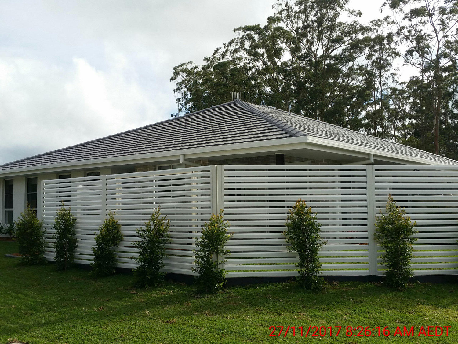 Loov-A-Slat aluminium slat fencing panel