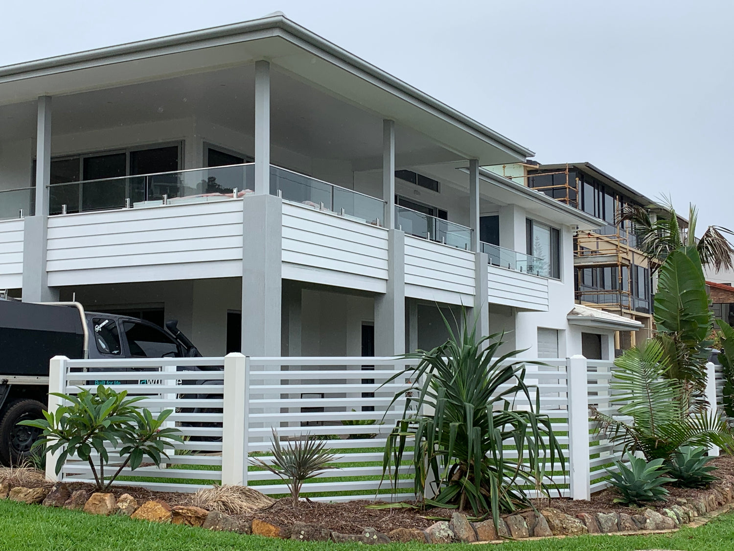 Loov-A-Slat aluminium slat fencing panel