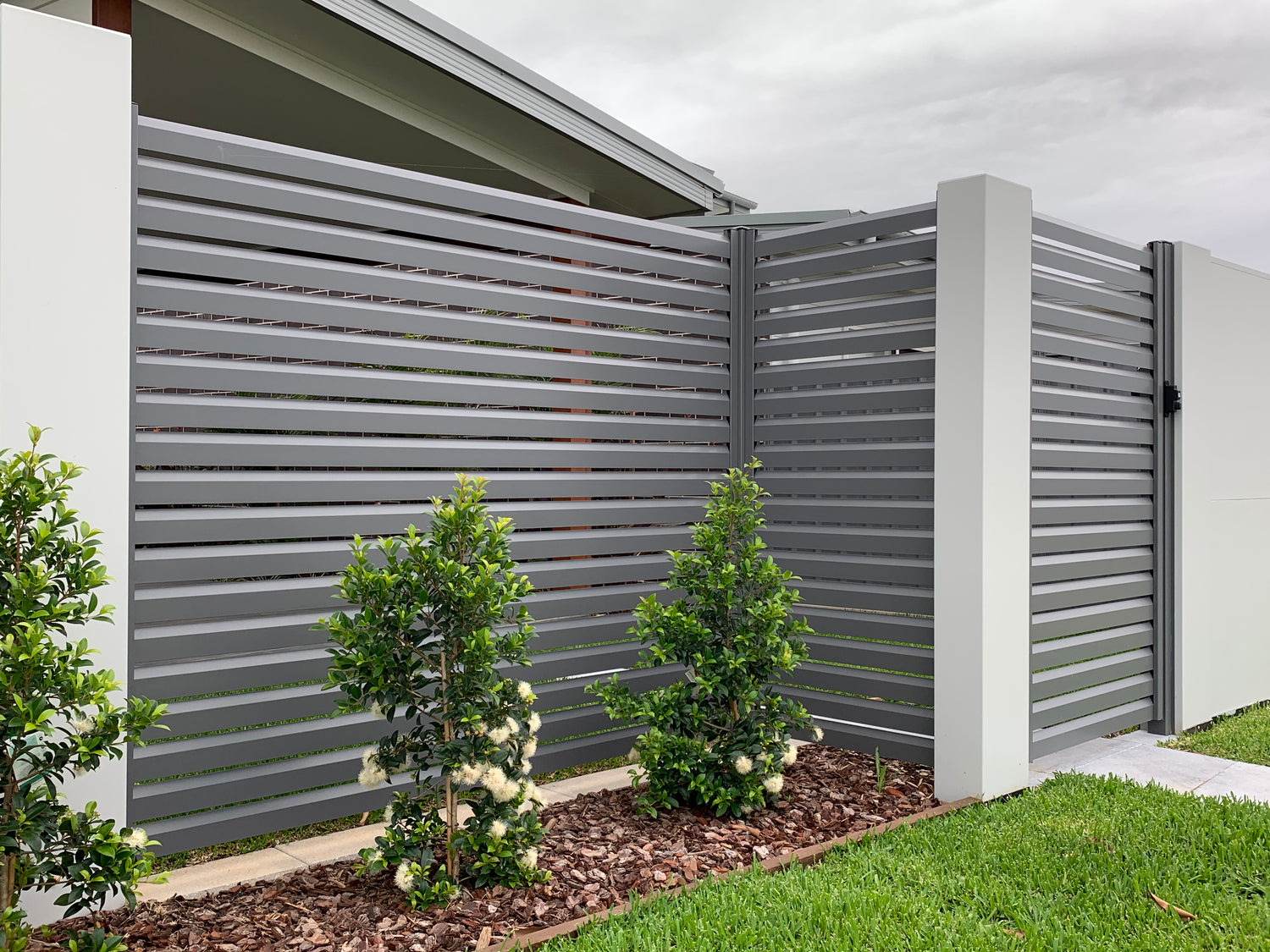 Loov-A-Slat aluminium slat fencing panel
