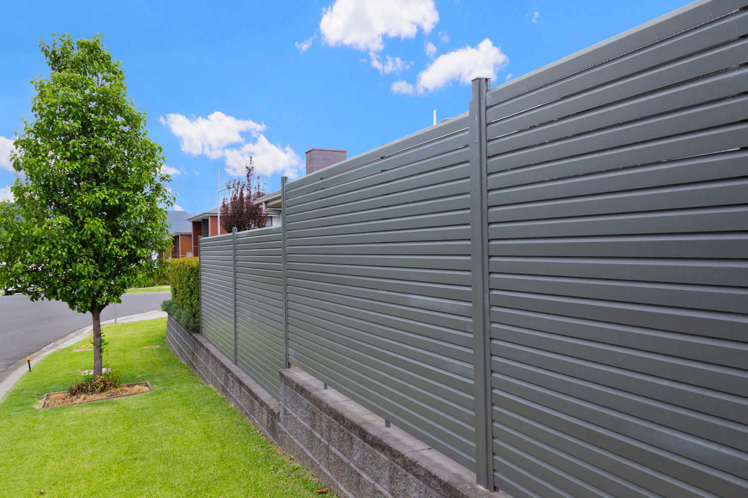 Loov-A-Slat aluminium slat fencing panel